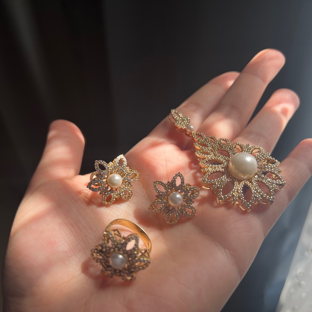 18k Solid Gold - image 2